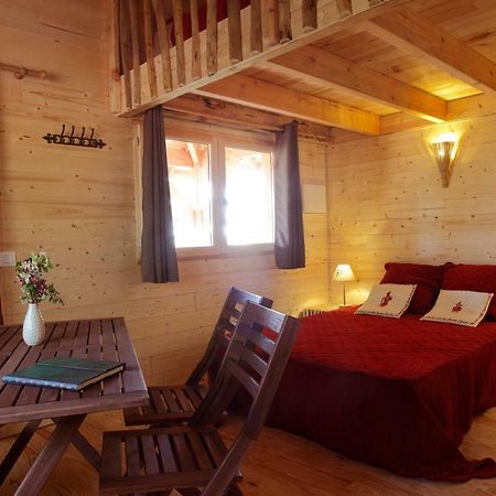 Les Cabanes Des Benauges Arbis Екстер'єр фото