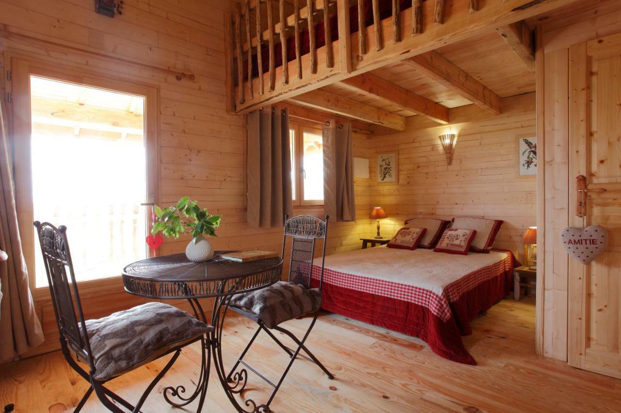 Les Cabanes Des Benauges Arbis Екстер'єр фото